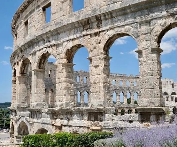 Apartamento La Dolce In The Center With Private Parking Pula