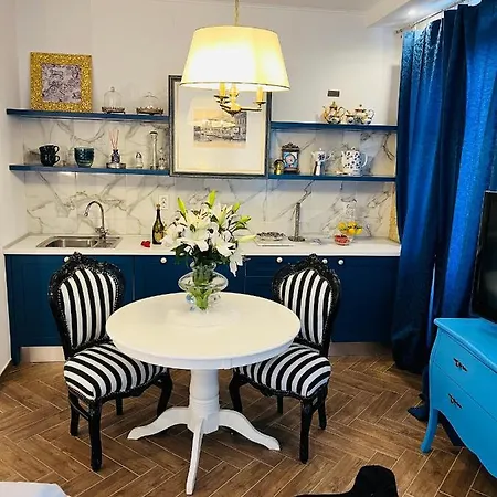 La Dolce In The Center With Private Parking Апартаменты *