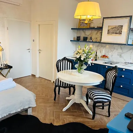 La Dolce In The Center With Private Parking Апартаменты *