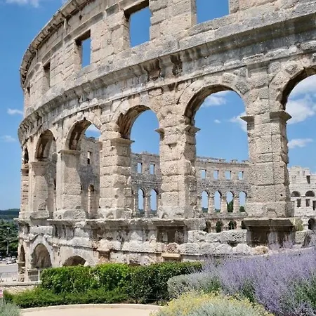 Apartment La Dolce In The Center With Private Parking Pula