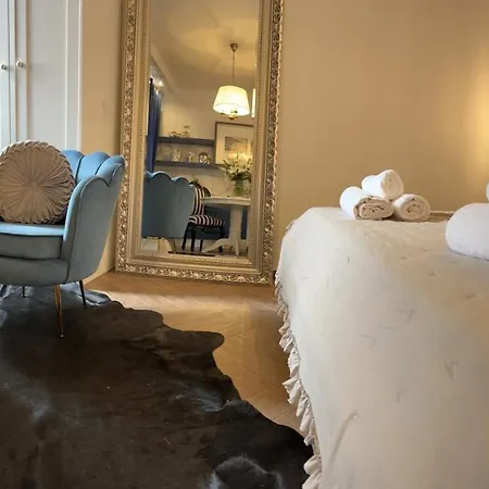 La Dolce In The Center With Private Parking Пула