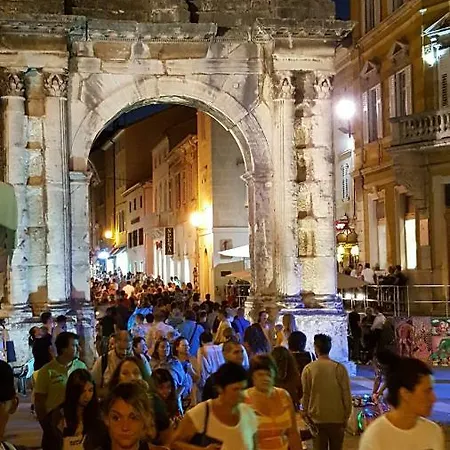 La Dolce In The Center With Private Parking Апартаменты *