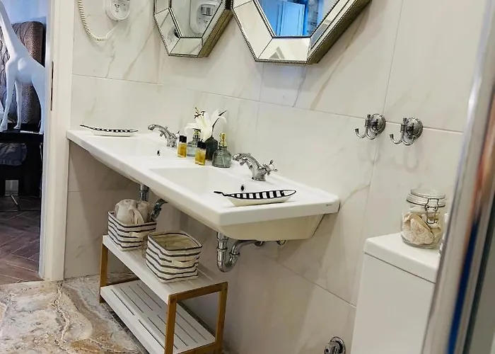 La Dolce In The Center With Private Parking