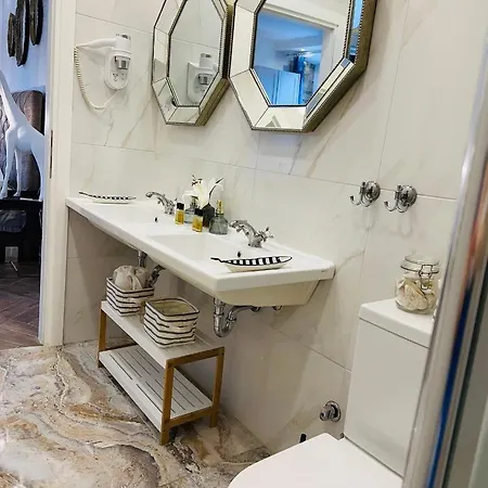 La Dolce In The Center With Private Parking